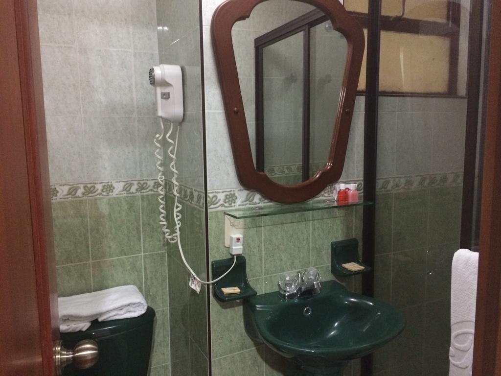 Hotel Bolivar Plaza Манисалес Номер фото