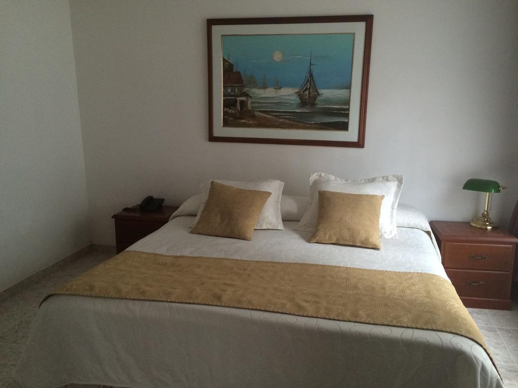 Hotel Bolivar Plaza Манисалес Номер фото