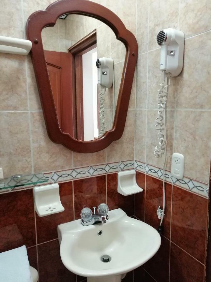 Hotel Bolivar Plaza Манисалес Экстерьер фото