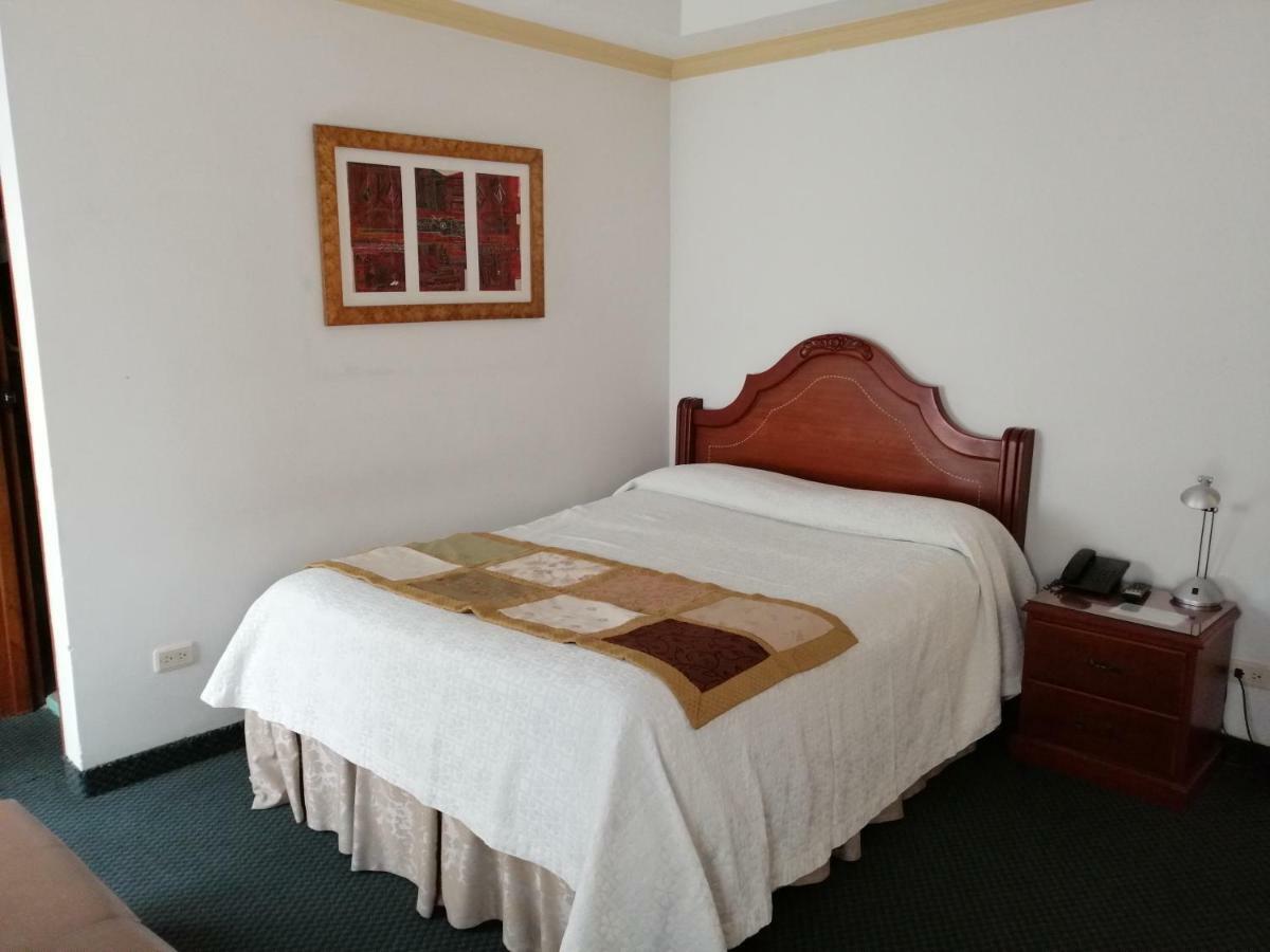 Hotel Bolivar Plaza Манисалес Экстерьер фото